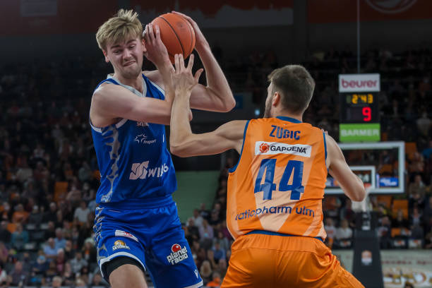 引人注目的 引人注目的